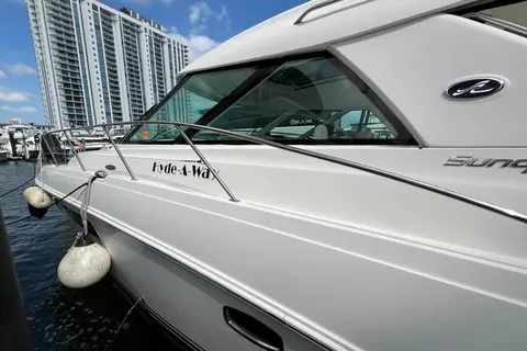 2010 Sea Ray 450 Sundancer, photo 1 in North Miami Beach, FL