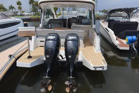 2023 Beneteau Gran Turismo 32, photo 1 in Fort Lauderdale, FL