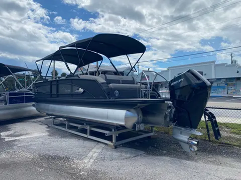 2025 Barletta Lusso L25U, photo 1 in Jensen Beach, FL
