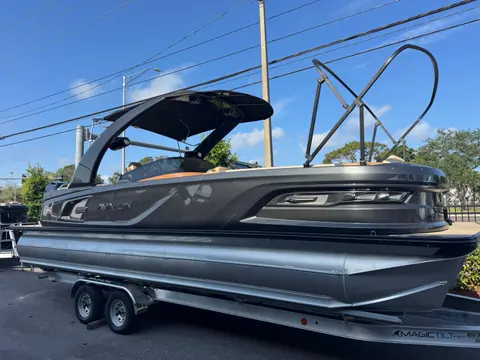 2025 Avalon Excalibur - 27', photo 1 in Palm Harbor, FL