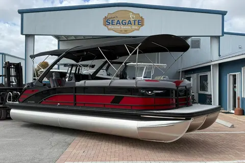 2026 Bennington 26 M Center Swingback, photo 1 in Stuart, FL
