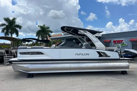 2027 Avalon 2585 Excalibur LTD Windshield Flex Lounge, Tri Toon, High Performance, Mercury 425hp V-10, photo 1 in Cape Coral, FL