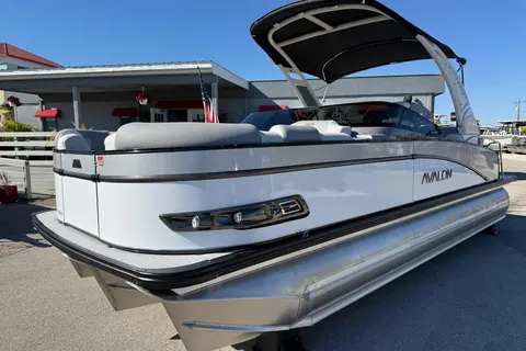 2026 Avalon 2385 Catalina Windshield Quade Lounger Shift, Tri Toon, High Percormence, photo 1 in Cape Coral, FL