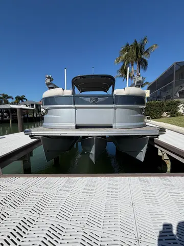 2021 Avalon Luxury Pontoons Excalibur Twin Elite Windshield, photo 1 in Marco island, FL