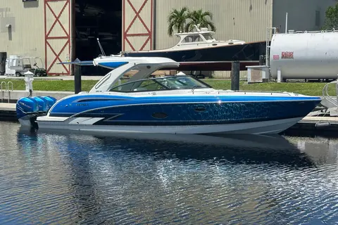2018 Formula 350 Crossover Bowrider OB, photo 1 in Fort Myers, FL