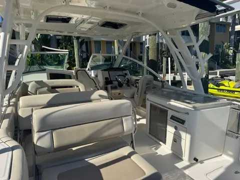 2016 Boston Whaler 320 Vantage, photo 1 in Miami, FL