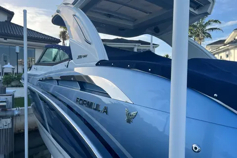 2019 Formula 350 Crossover Bowrider OB, photo 1 in Naples, FL