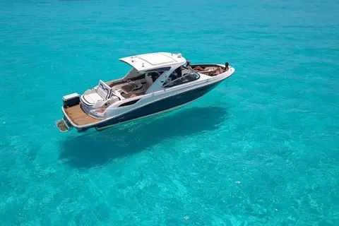 2017 Sea Ray SLX 350, photo 1 in Miami, FL