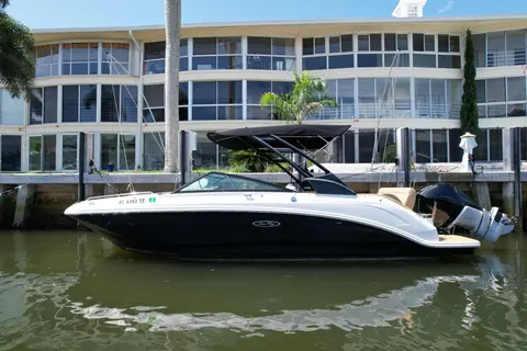 2022 Sea Ray SDX 250 Outboard, photo 1 in Fort Lauderdale, FL