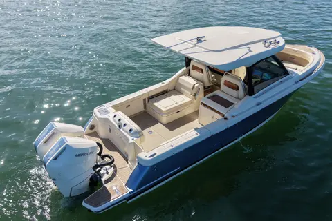 2027 Chris-Craft Calypso 32, photo 1 in Sarasota, FL