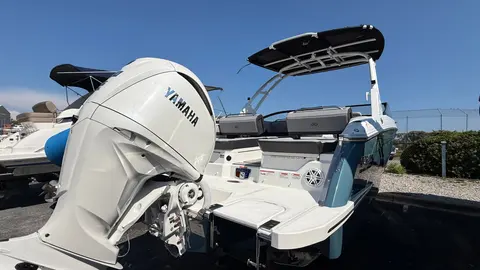 2026 Cobalt R6 Outboard, photo 1 in Destin, FL
