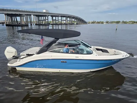 2025 Sea Ray SLX 260 Outboard, photo 1 in Stuart, FL