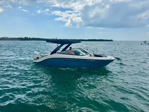 2023 Sea Ray SLX 260 Outboard, photo 1 in Sarasota, FL