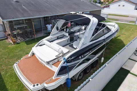 2015 Formula 330 Crossover Bowrider, photo 1 in Homestead, FL