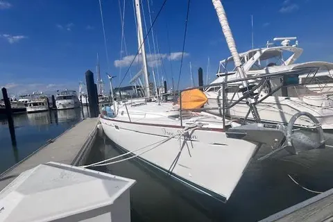 2001 Beneteau Oceanis 461, photo 1 in Fort Pierce, FL