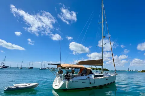 2008 Beneteau Oceanis 40, photo 1 in Key Biscayne, FL