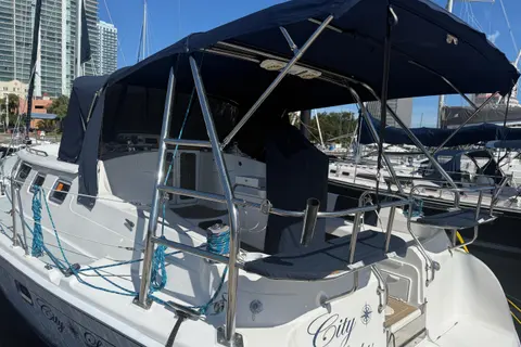 2007 Hunter 44 Deck Salon, photo 1 in St Petersburg, FL