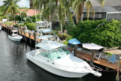 2002 Cabo 35 Express, photo 1 in Pompano Beach, FL