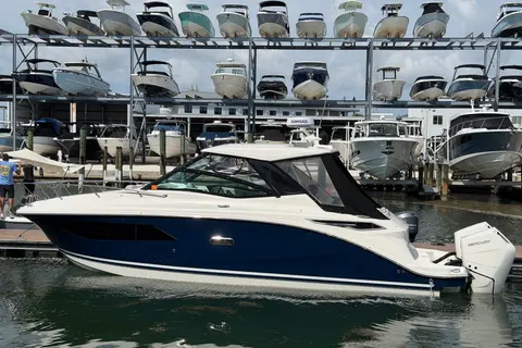 2025 Sea Ray Sundancer 320 Coupe Outboard, photo 1 in Sarasota, FL