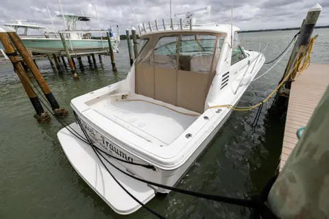 2000 Sea Ray 370 Express Cruiser, photo 1 in Madeira Beach, FL