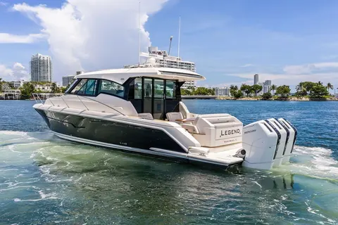 2024 Tiara Yachts 48 LE, photo 1 in Miami, FL