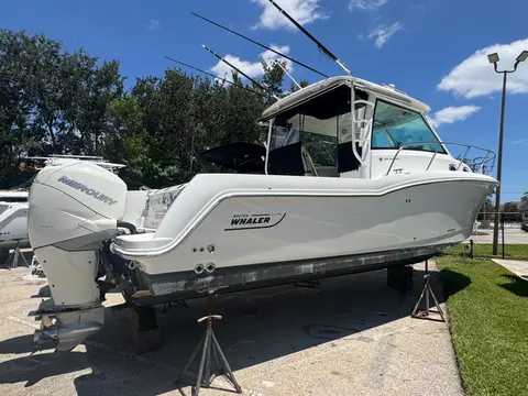2018 Boston Whaler 315 Conquest, photo 1 in Stuart, FL
