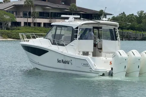 2023 Boston Whaler 405 Conquest, photo 1 in Sarasota, FL