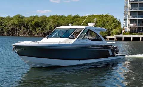 2021 Formula 380 Super Sport Crossover, photo 1 in Ocean Ridge, FL