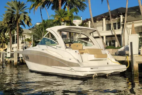 2014 Cruisers Yachts 380 Express, photo 1 in Pompano Beach, FL