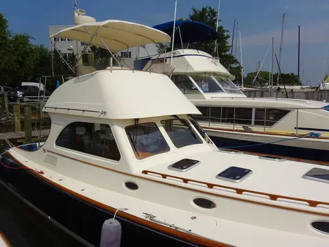 2002 Hinckley Talaria 44 Flybridge, photo 1 in Stuart, FL