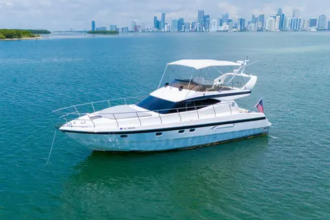 1998 Azimut 43, photo 1 in Miami, FL