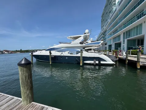 2014 Azimut Flybridge, photo 1 in Sunny Isles Beach, FL