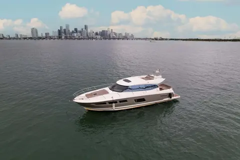 2015 Prestige 520, photo 1 in Miami, FL