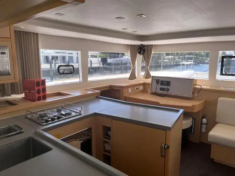 2018 Lagoon 450 F, photo 1 in Fort Lauderdale, FL