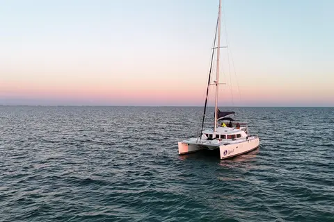 2009 Lagoon 440, photo 1 in Sarasota, FL