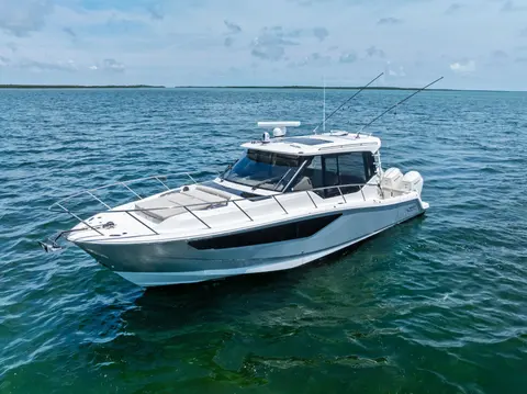 2023 Boston Whaler 405 Conquest, photo 1 in North Palm Beach, FL
