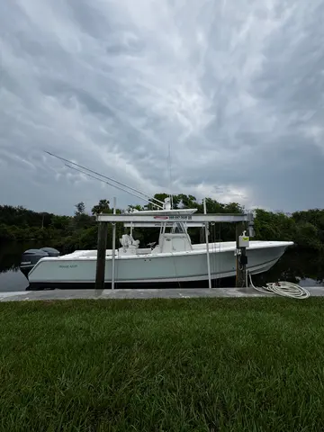 2005 Regulator 32 Forward Seating, photo 1 in Stuart, FL