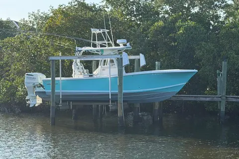 2002 Regulator 26 Center Console, photo 1 in Port Salerno, FL