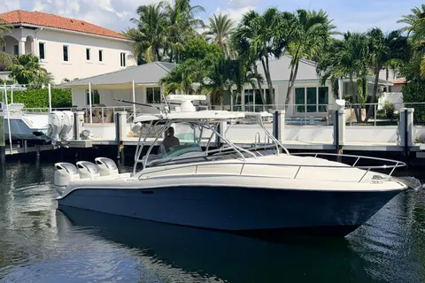 2005 Hydra-Sports Vector 3300 VX, photo 1 in Lighthouse Point, FL