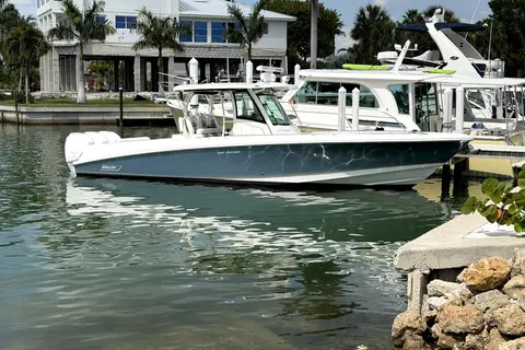 2014 Boston Whaler 350 Outrage, photo 1 in Cape Coral, FL