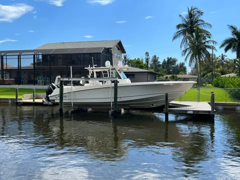 2013 Boston Whaler 370 Outrage, photo 1 in Cape Coral, FL