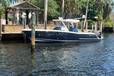 2015 Belzona 32 Center Console, photo 1 in Fort Lauderdale, FL