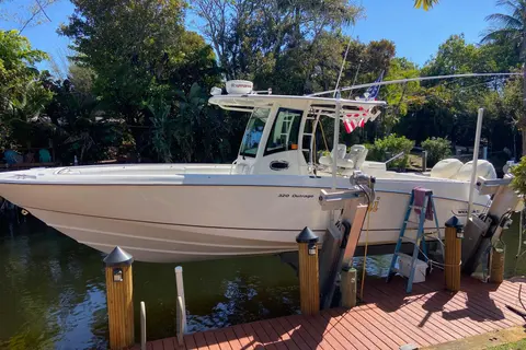 2011 Boston Whaler 320 Outrage, photo 1 in Fort Lauderdale, FL