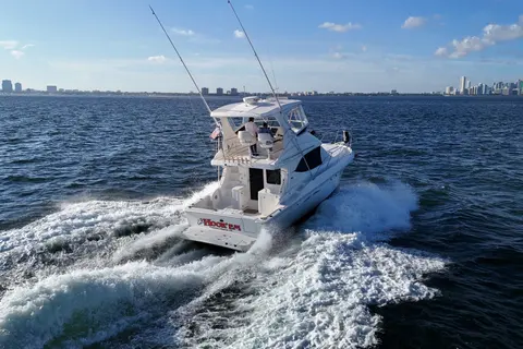 2007 Silverton 38 Convertible, photo 1 in Miami, FL