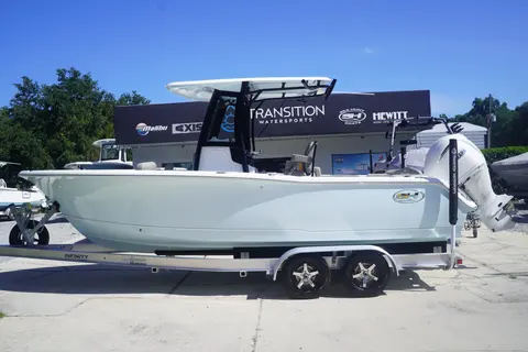 2027 Sea Hunt Ultra 245SE, photo 1 in Ocklawaha, FL