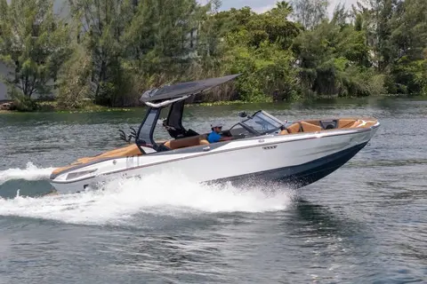 2025 Centurion Nv233, photo 1 in Miami, FL