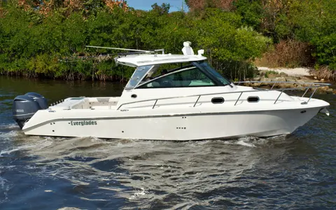 2016 Everglades 320EX, photo 1 in Stuart, FL