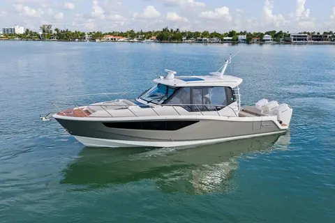 2024 Boston Whaler 405 Conquest, photo 1 in North Bay Village, FL