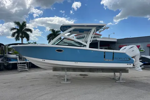 2026 Robalo R257 Dual Console, photo 1 in Cape Coral, FL