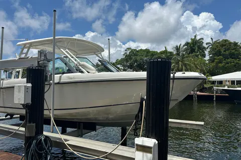 2015 Boston Whaler 270 Vantage, photo 1 in Fort Lauderdale, FL
